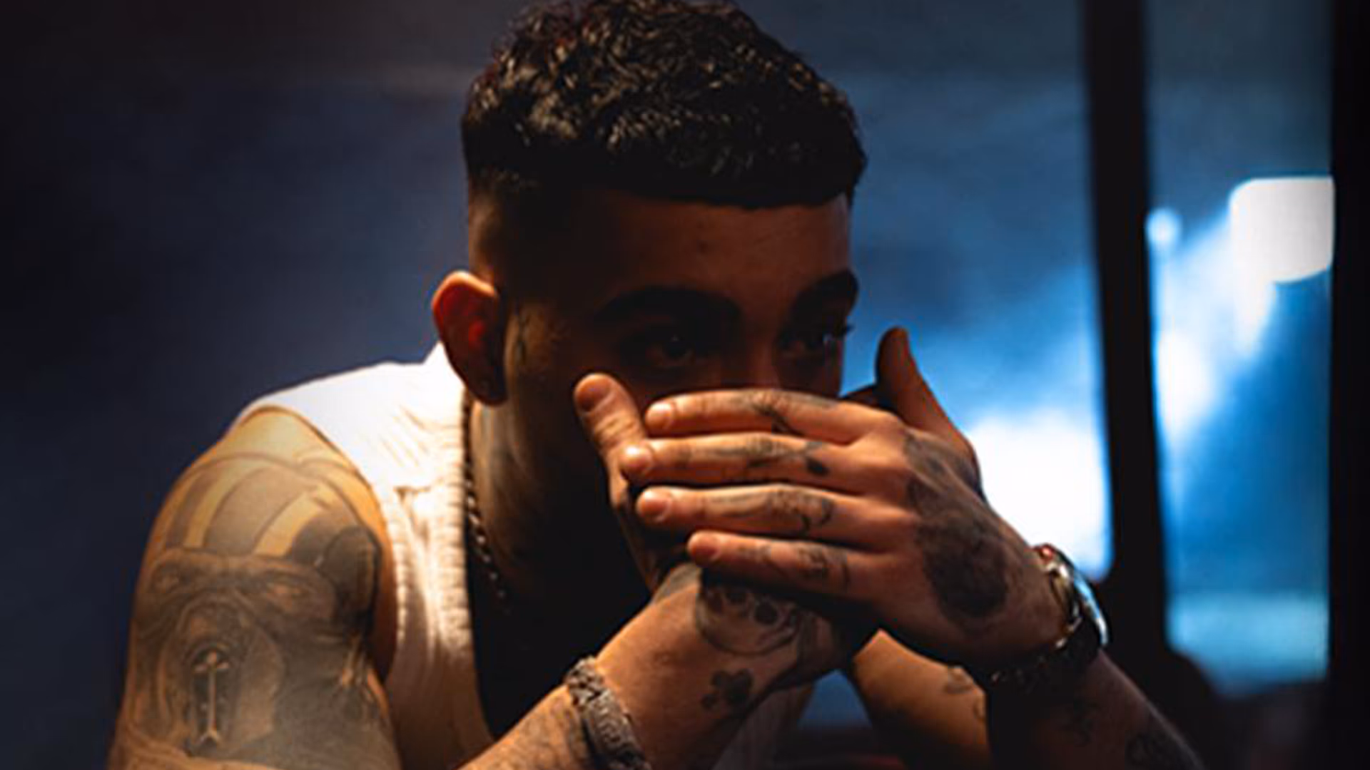 Uzi konser afişi