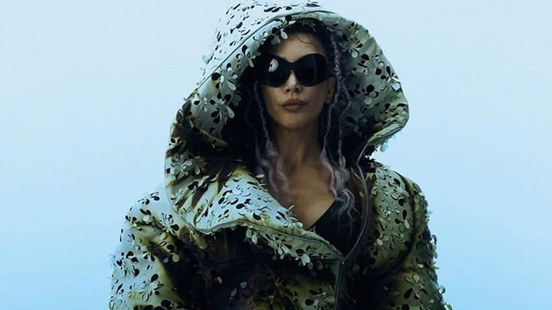 Hande Yener card